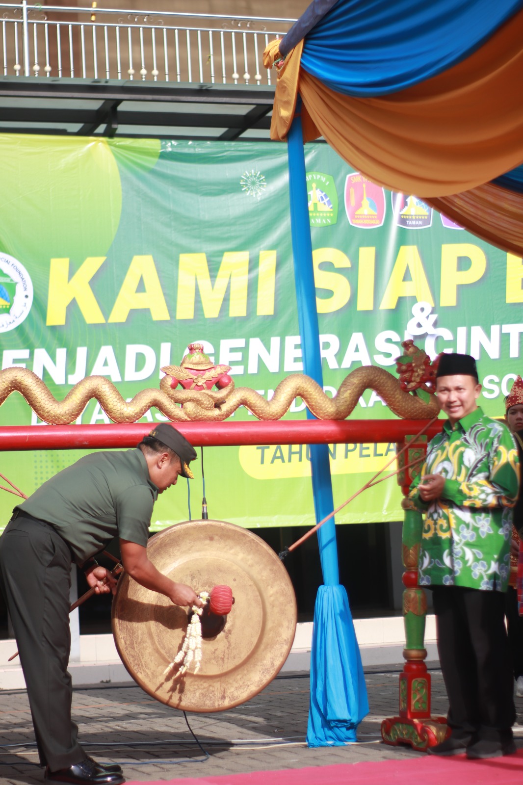 Kegiatan Upacara Tahun 2025-2026 Jadi Penanda Pembelajaran Baru Keluarga Lembaga Pendidikan di YPM Dimulai