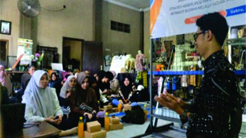 STIESIA Dukung Keberlanjutan UMKM Baik Melalui Pemberian Mesin Bordir dan Pelatihan Produk Kreatif