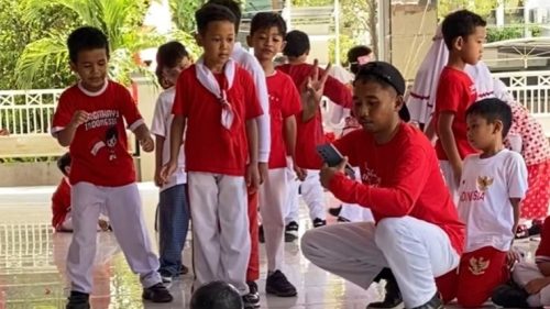 Unik dan Kreatif! Siswa SD Al Falah Darussalam 2 Rayakan HUT RI ke-80 dengan Pawai Kostum Daur Ulang